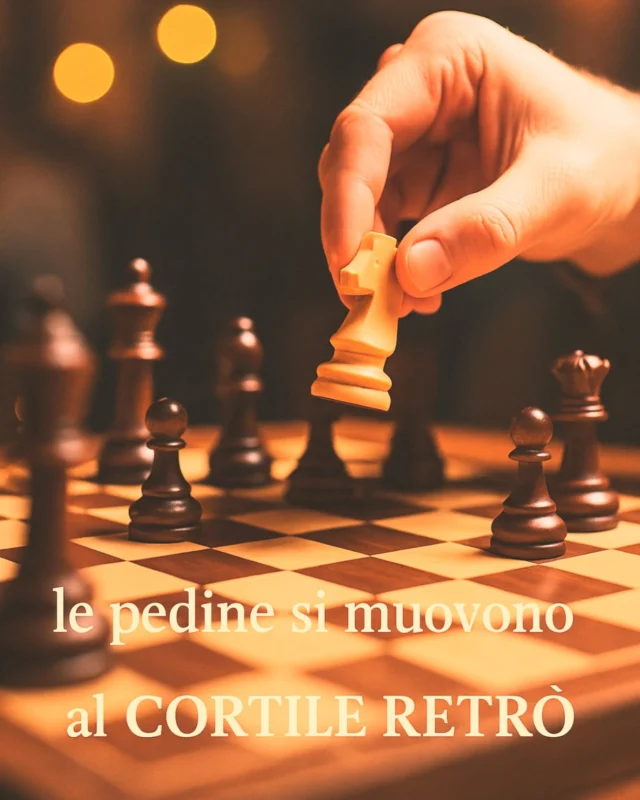 Scacchi & Aperitivo al @ilcortileretro Cortile Retrò
Da Giovedì 10 aprile, dalle 18:30

Unisciti a noi per una serata all’insegna della strategia, del relax e delle buone chiacchiere.
Che tu sia un esperto di aperture o un principiante curioso, il tavolo è aperto per tutti!

Porta la tua scacchiera o usa una delle nostre.
Tra una mossa e l’altra… un buon calice non manca mai.

Ci vediamo tra le pedine!
Info:+393663586776 
#Scacchi #ilcortileretro #ferraradascoprire #ferrara #ferraracentro #unife #studentiferrara #Aperitivo #passionescacchi #seratatraamici #giovedìsera #chess #culturaretro
